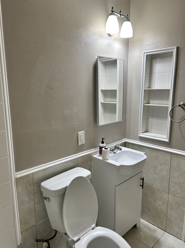 Building Photo - 342 S Wimbrow Dr