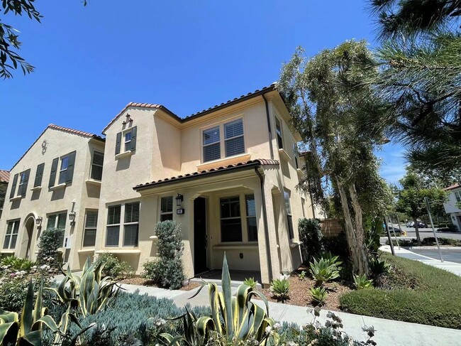 Building Photo - 3 Bedroom home for leasing in Lake Forest