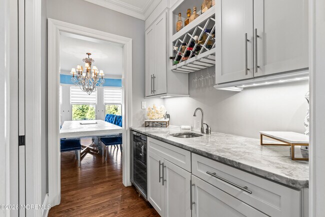 Building Photo - 558 Cedar Ave