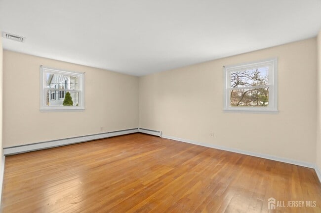 Building Photo - 762-762 Valley St