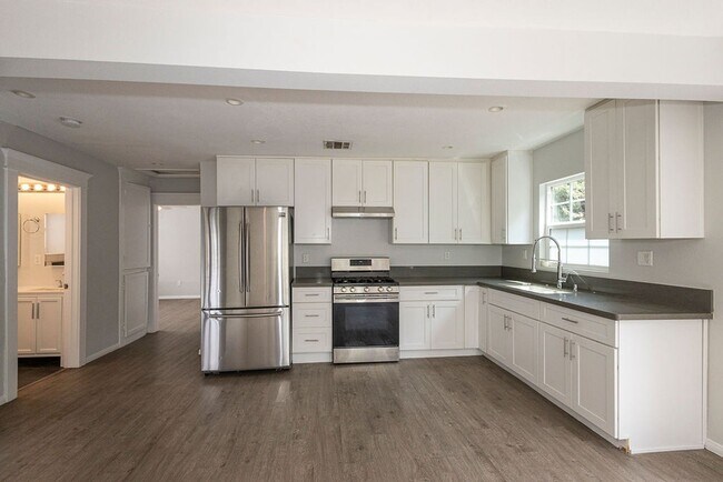 Building Photo - 3463 Plata St