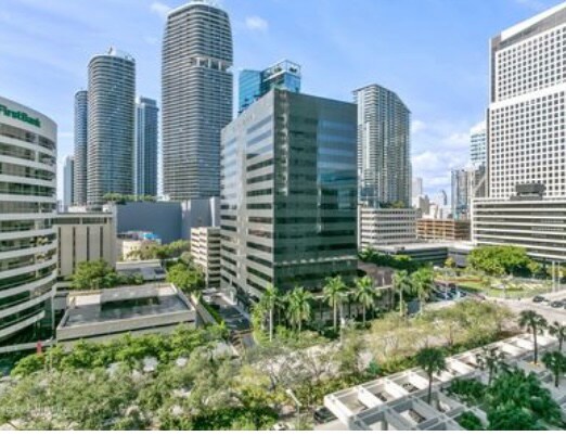 Building Photo - 950 Brickell Bay Dr