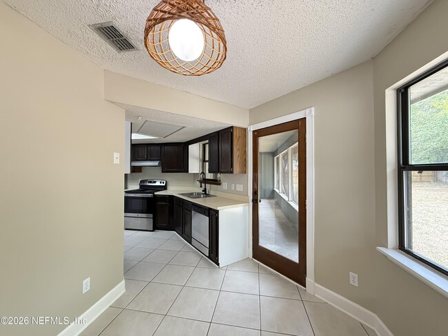 Building Photo - 8326 Cross Timbers Dr W