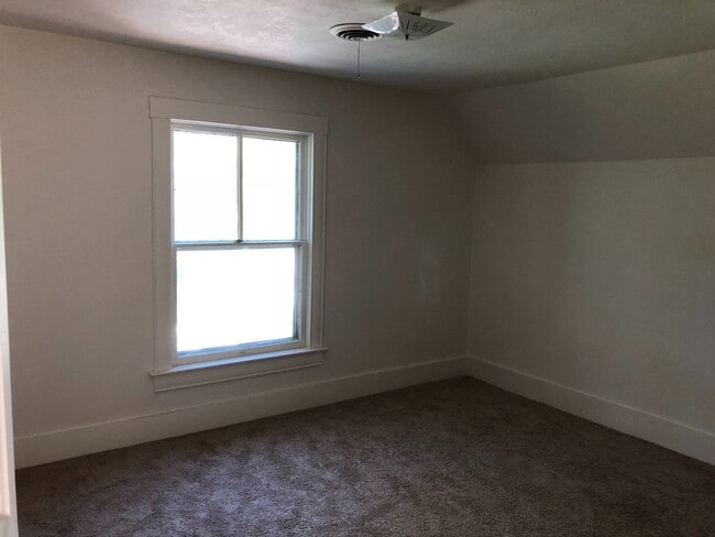 Building Photo - Charming Victorian House located in Lake Mills