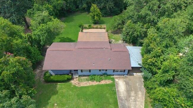Building Photo - 3222 Big Oak St