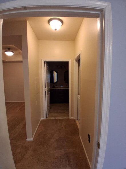 Building Photo - 8927 Groffs Mill Dr