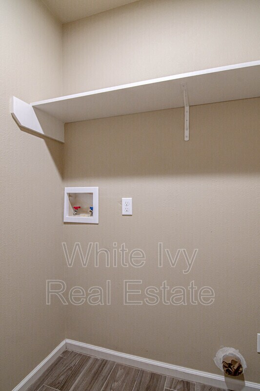 Building Photo - 875 FM 1696