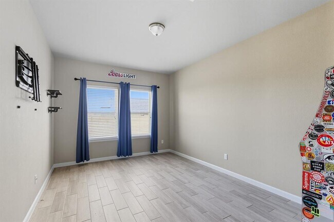 Building Photo - 513 Cerezo Dr