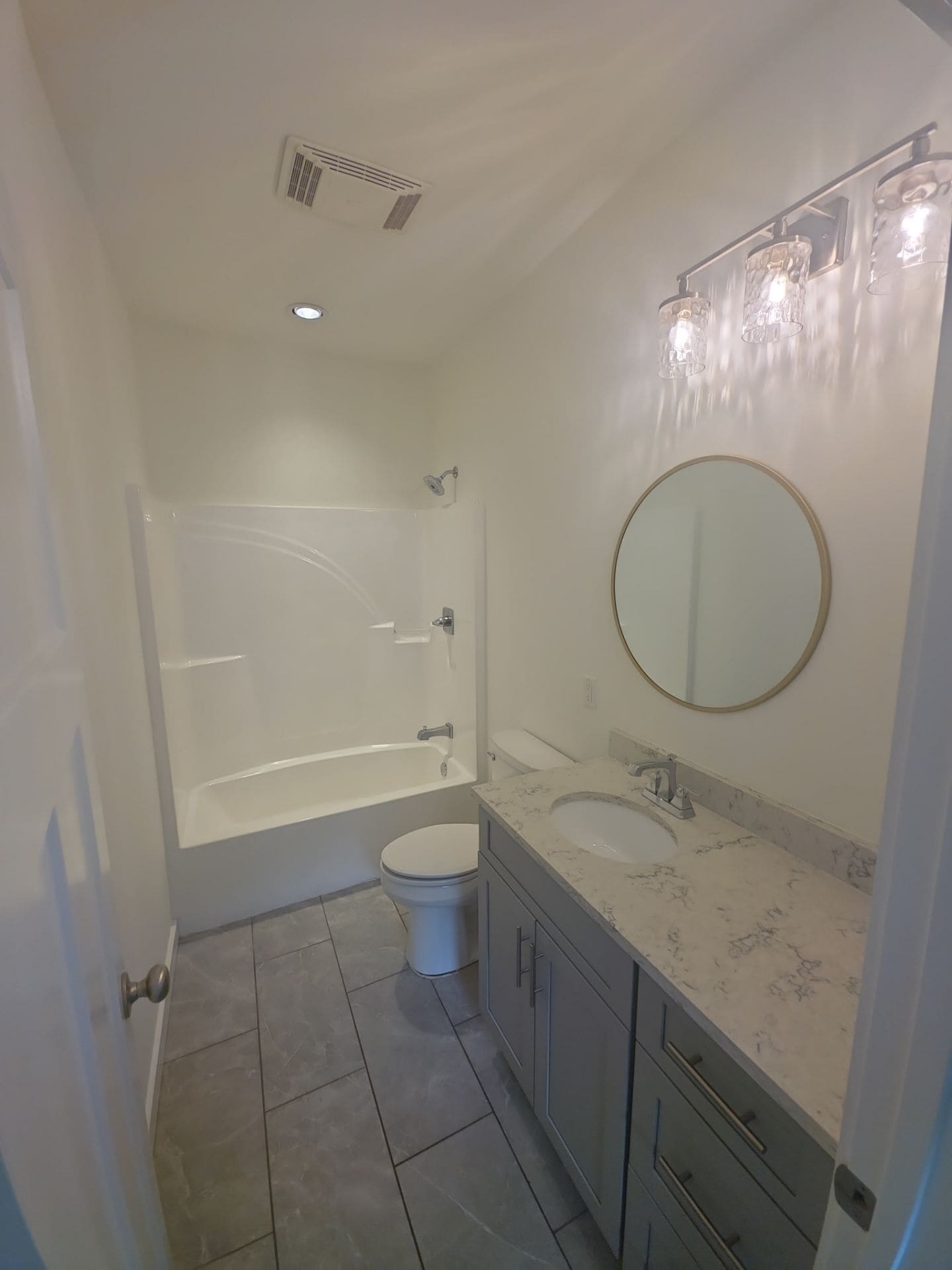 Building Photo - 409 Juniper Dr