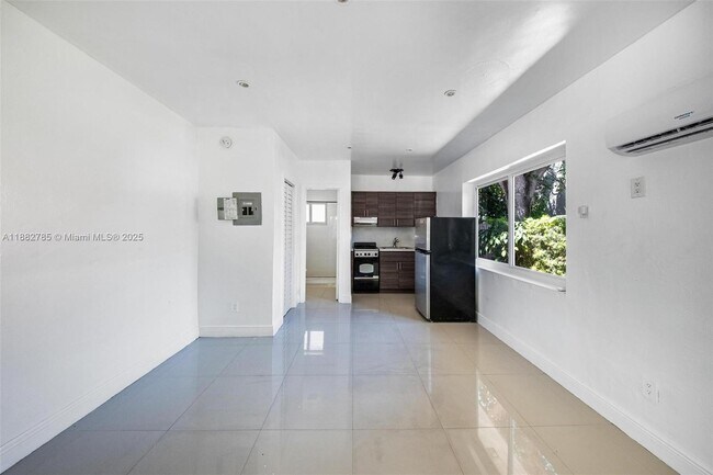 Building Photo - 551 NE 61st St