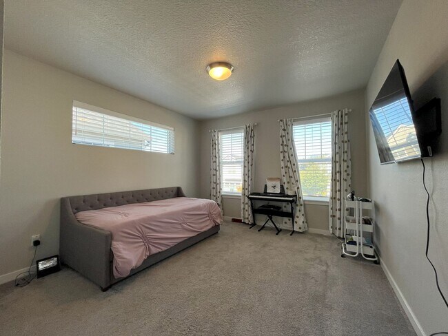 Building Photo - Spacious 3-Bedroom + Loft Home with Modern...