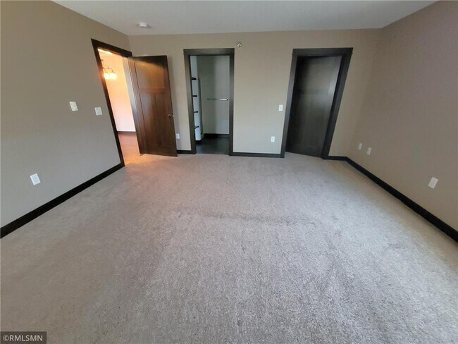 Building Photo - 1889 Cypress Ct