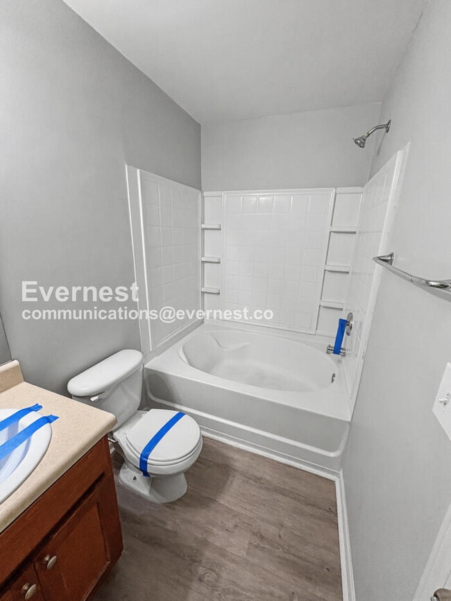 Building Photo - 3 Bed, 2 Bath Home with Off-Street Parking / Pet-Friendly / Available Now!