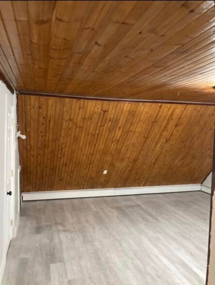 Building Photo - 7 Cottage Street Ext