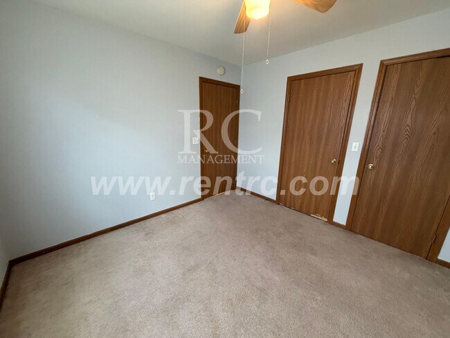 Building Photo - 712 Elm-W