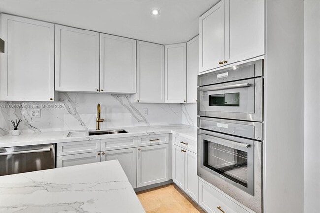 Building Photo - 13637 Deering Bay Dr