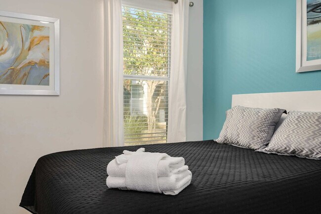 Building Photo - 4140 Oak Tree Dr