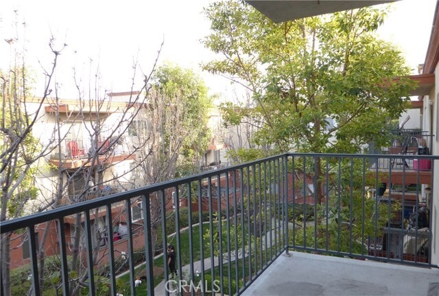 Building Photo - 400 N Acacia Ave