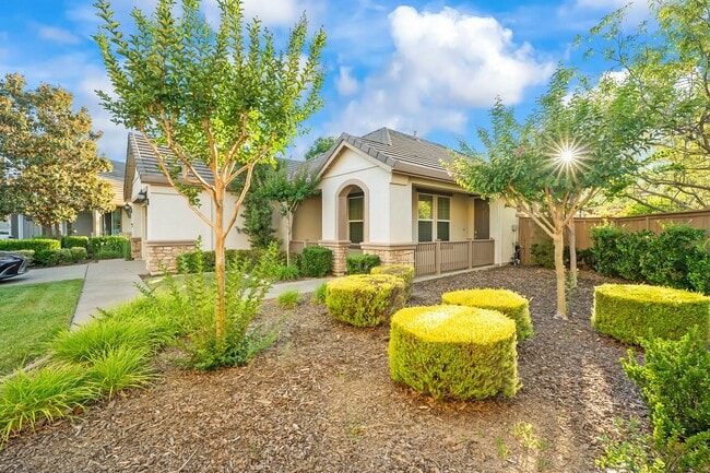 Building Photo - FOR RENT: 3BD/2BA Single-Story Home in 55+ Community