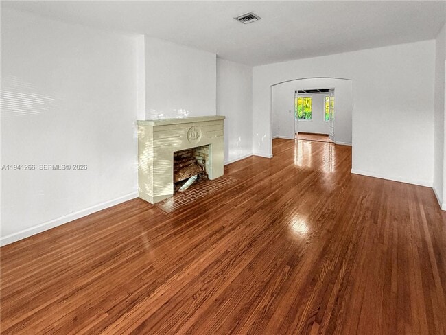 Building Photo - 1575 SW 12th Ave