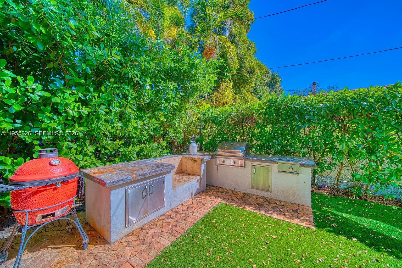 Building Photo - 3227 Riviera Dr