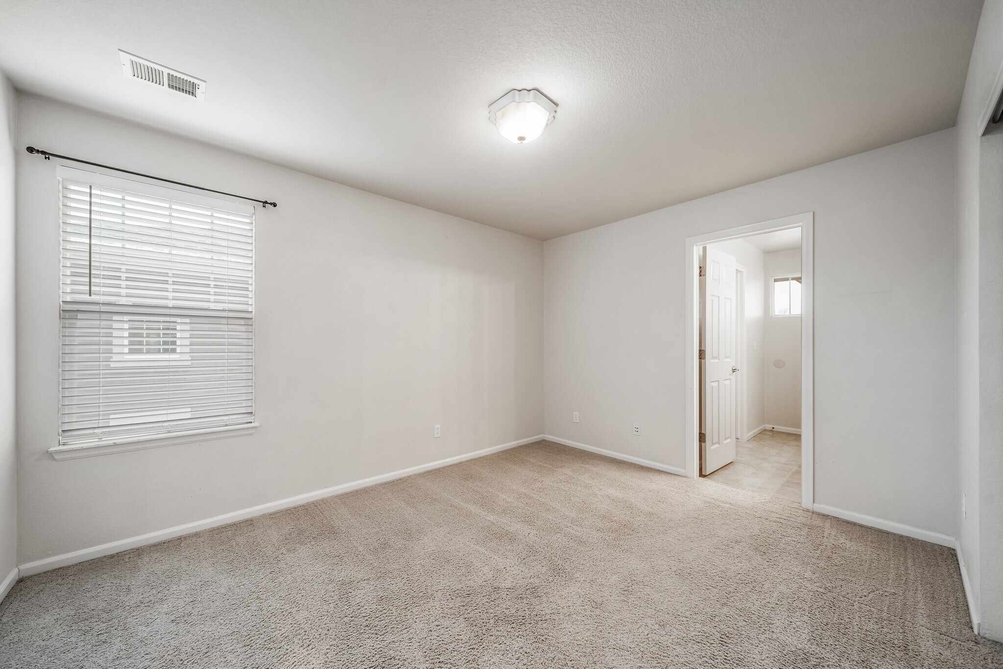 Building Photo - 11598 S Maiden Hair Way