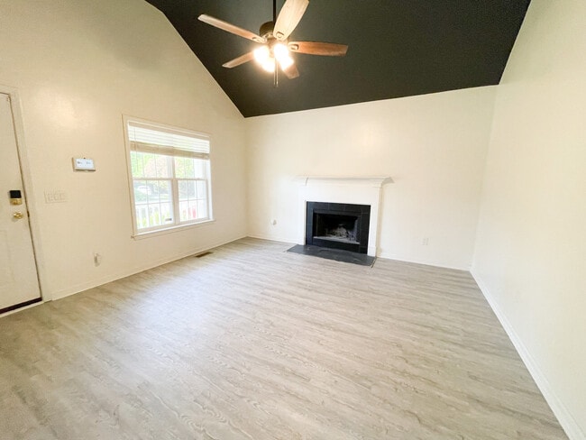 Building Photo - 405 Cami Forest Ln