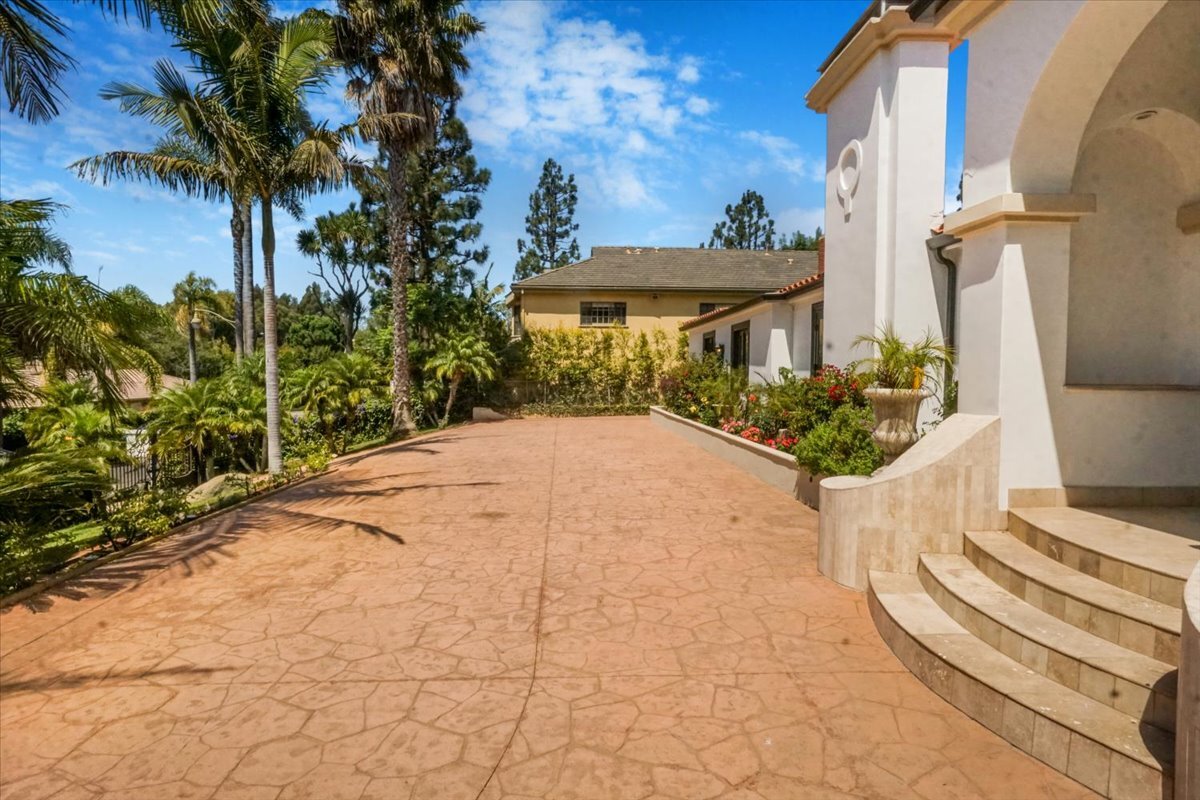 Building Photo - 114 S Layton Dr