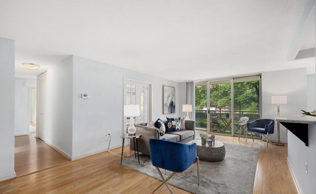 Building Photo - Beautiful Three-Bedroom Apartment In Tacom...