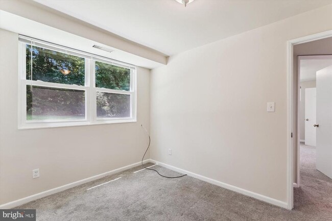 Building Photo - 6916 Southridge Dr