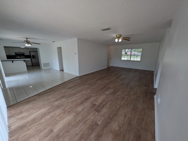 Building Photo - 1101 Lodge Cir
