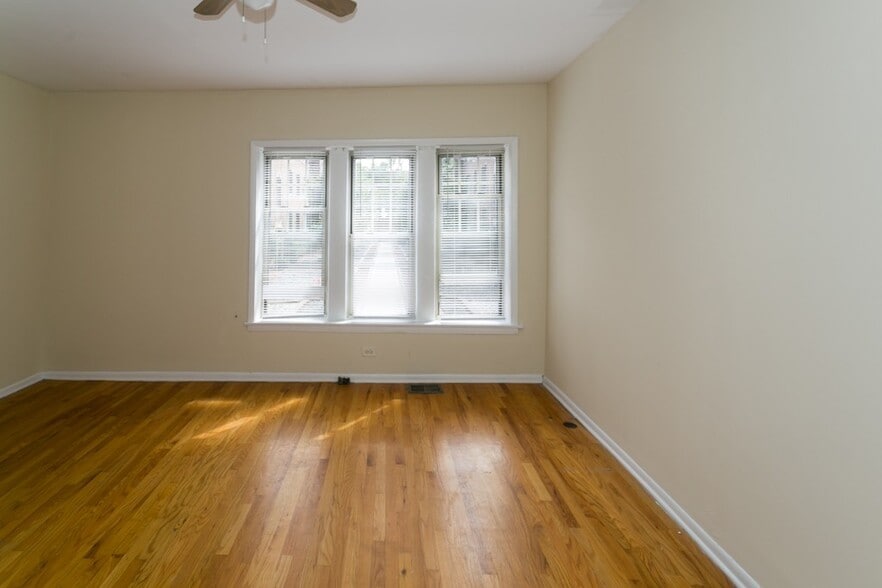 Building Photo - 629 W Barry Ave