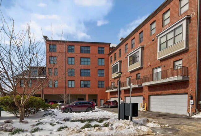 Building Photo - 1107 S Walter Reed Dr