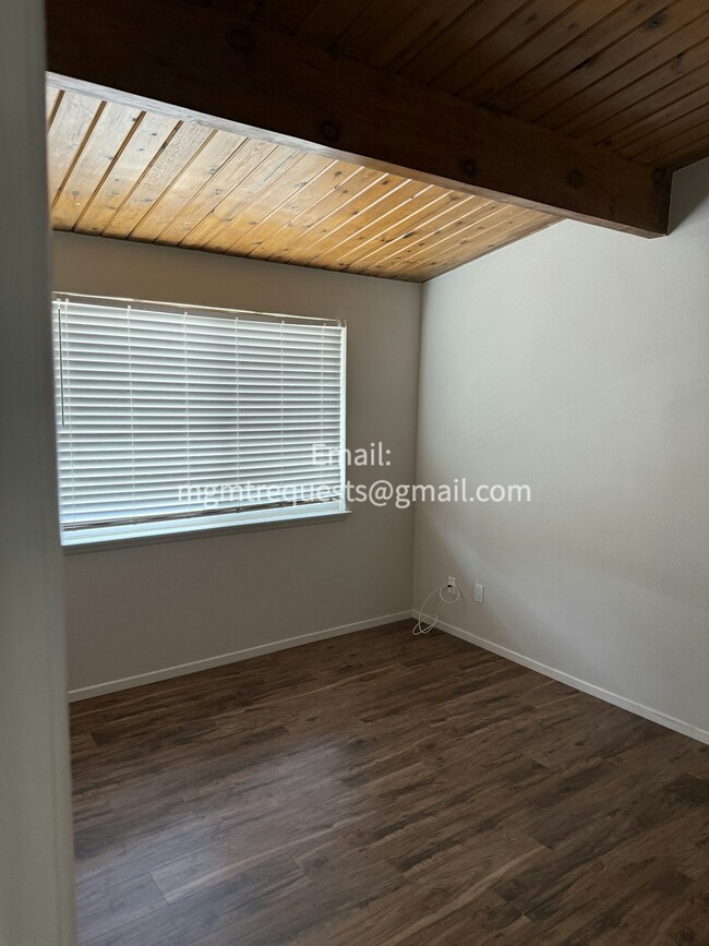 Building Photo - 622 Pine Ave