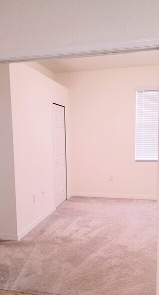 3 Bedrooms. Light and Bright - 12604 Garibaldi Ln