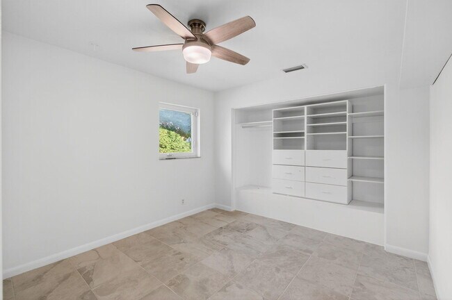 Building Photo - 699 NW 16th Ave