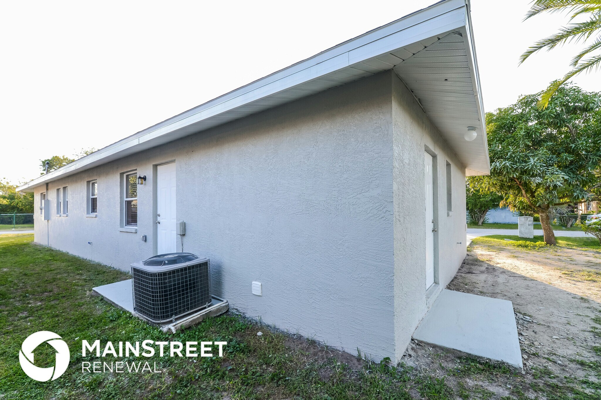 Building Photo - 1706 17th Ave Dr E