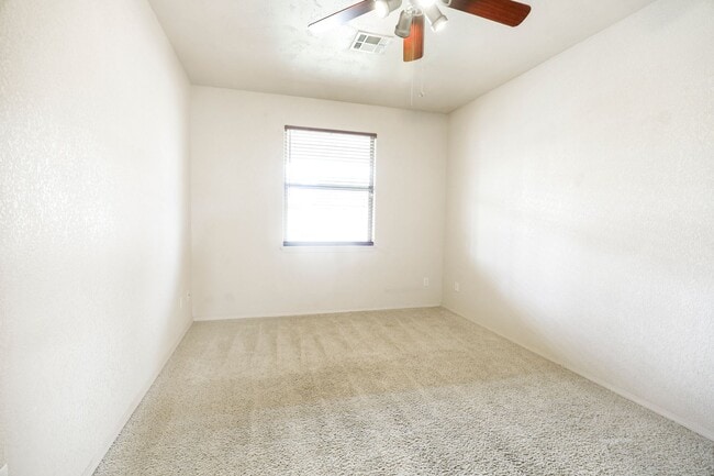 Building Photo - 3 Bedroom 2 Bathroom plus Office