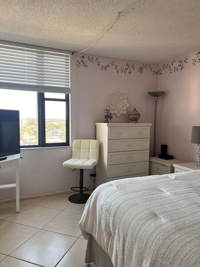 Building Photo - 255 Dolphin Point