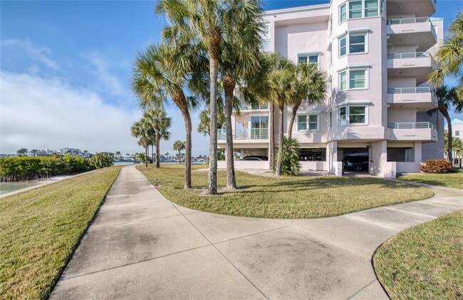 Building Photo - 8040 Sailboat Key Blvd S