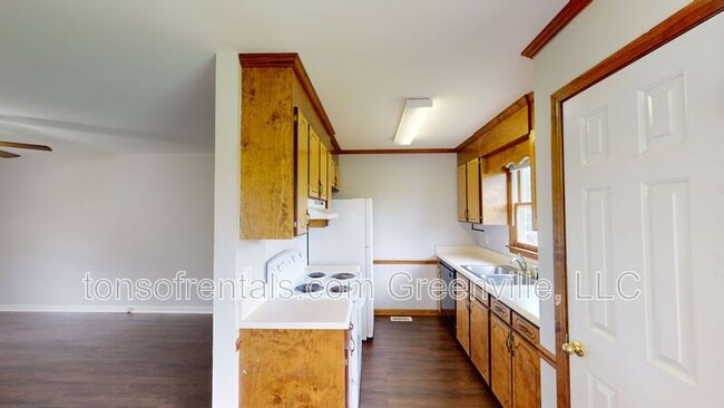 Building Photo - 121b Hipps Ave