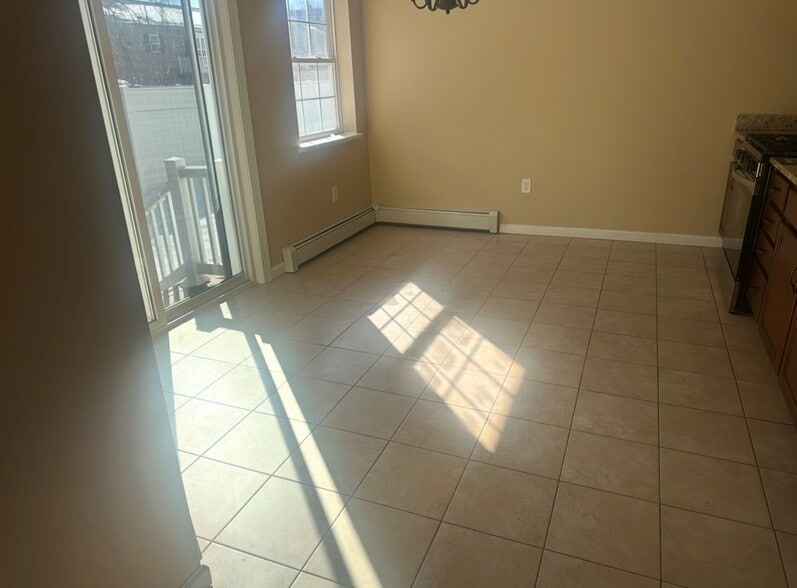 Building Photo - 415 N 5th Ave