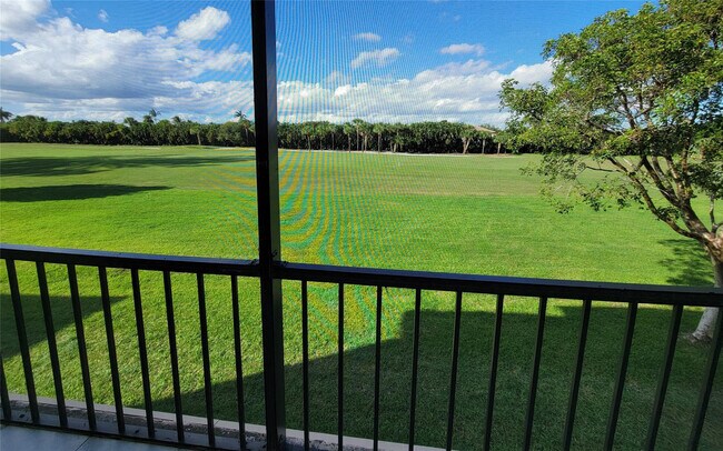 Building Photo - 9411 N Hollybrook Lake Dr