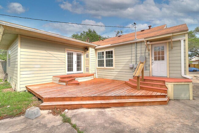 Building Photo - 722 Ralston Ave