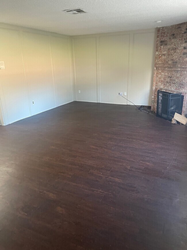 Building Photo - 10106 Lost Trail St