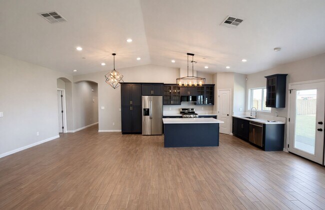 Building Photo - Executive Retreat in Brawley: Spacious 5-Bedroom Home Ideal for Corporate Stays or Refined Family...