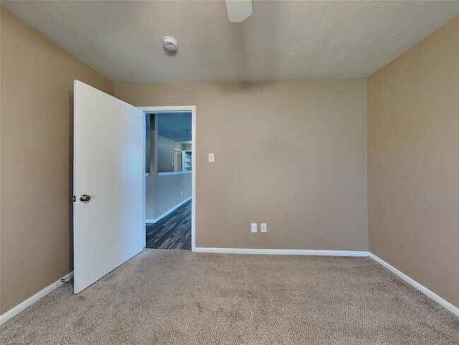 Building Photo - 6611 Dillon Dr
