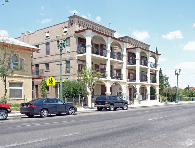 Primary Photo - 1021 Magoffin Ave