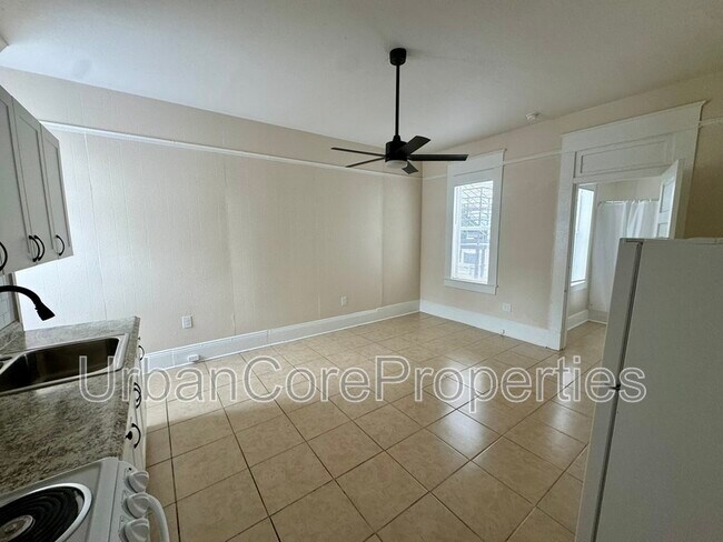 Building Photo - 419 4th St N