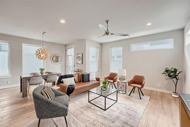 Building Photo - 2301 Bluebonnet Ln